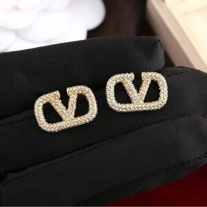 14K Gold Plate Pave Moissenite  Fashionable Studs HighEnd Qual pre owned